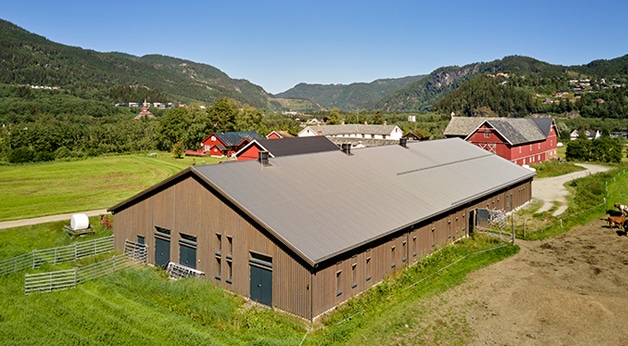 Nytt fjøs på Skårvold Gård (MøreRoyal grå)
